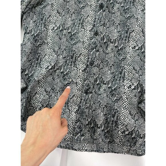Foxcroft Sz 10 Wrinkle Free Fitted Fit Snakeskin Print m Button Up Shirt Womens - Picture 4 of 12